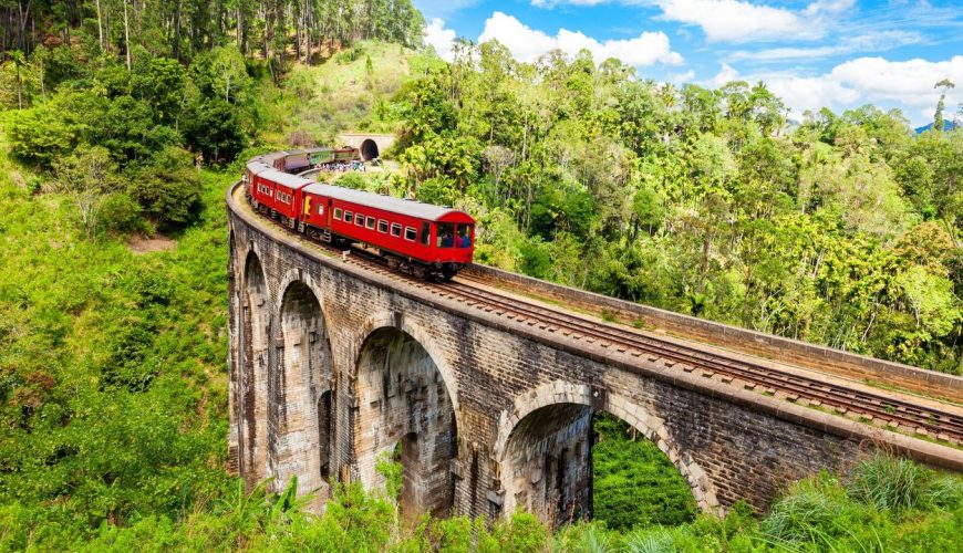 rail travel in sri lanka